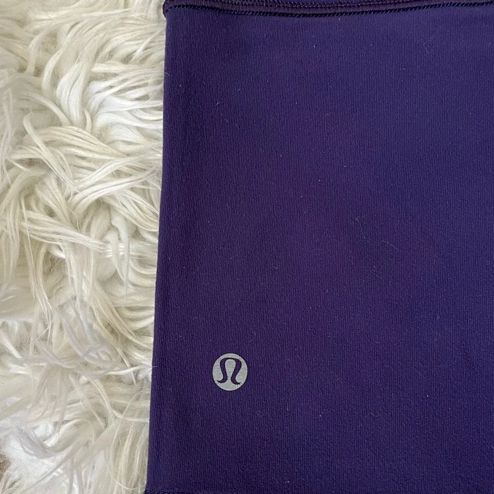 {Lululemon} Reverse Groove Short in Dense Purple / Heathered Angel Blue - Size 4